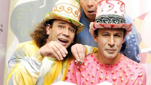 Arriba, Profetas de Mueble Bar. Abajo, a la izq., Juan Ramón Pérez; a la dcha., un homenaje de Paco Sánchez. | | LP/DLP
