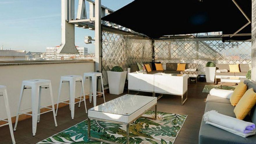 El hotel Hesperia A Coruña Centro abre sus puertas al arte con una muestra de artistas de la ciudad