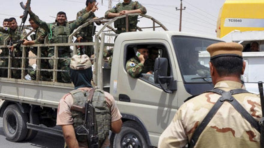 Las tropas kurdas vigilan la ciudad petrolera de Kirkuk.