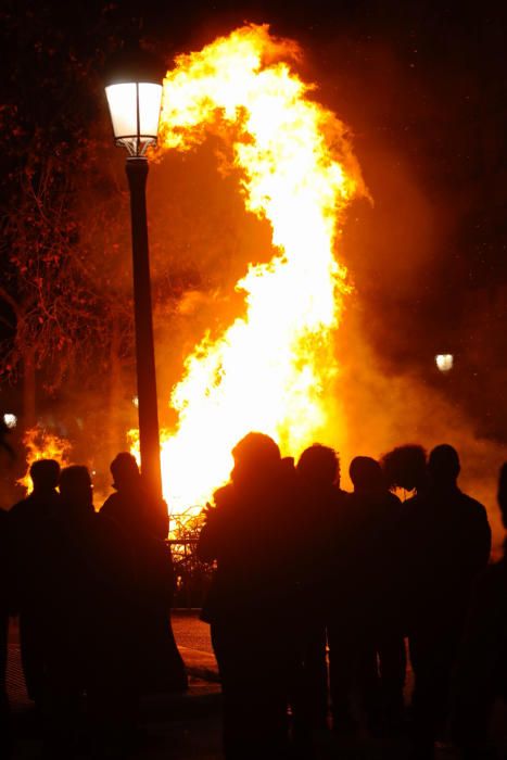 Hoguera de Sant Antoni en el barrio de Sagunt