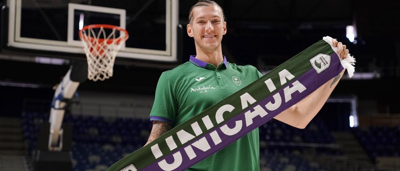 Dylan Osetkowski en su presentación con el Unicaja.