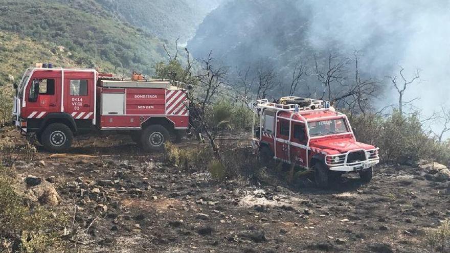 Medios desplazados al incendio en Aldeia Nova