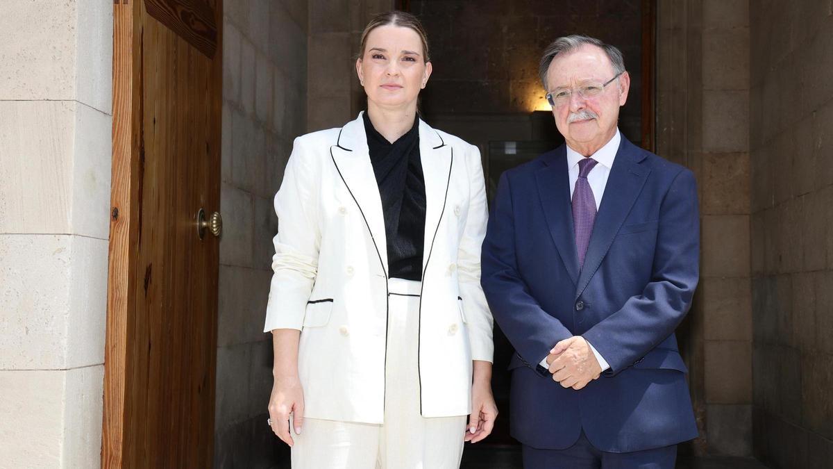 Marga Prohens y el presidente de la Ciudad Autónoma de Ceuta, Juan Jesús Vivas.