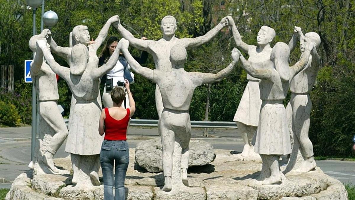 El momumento a la sardana de Montjuïc.