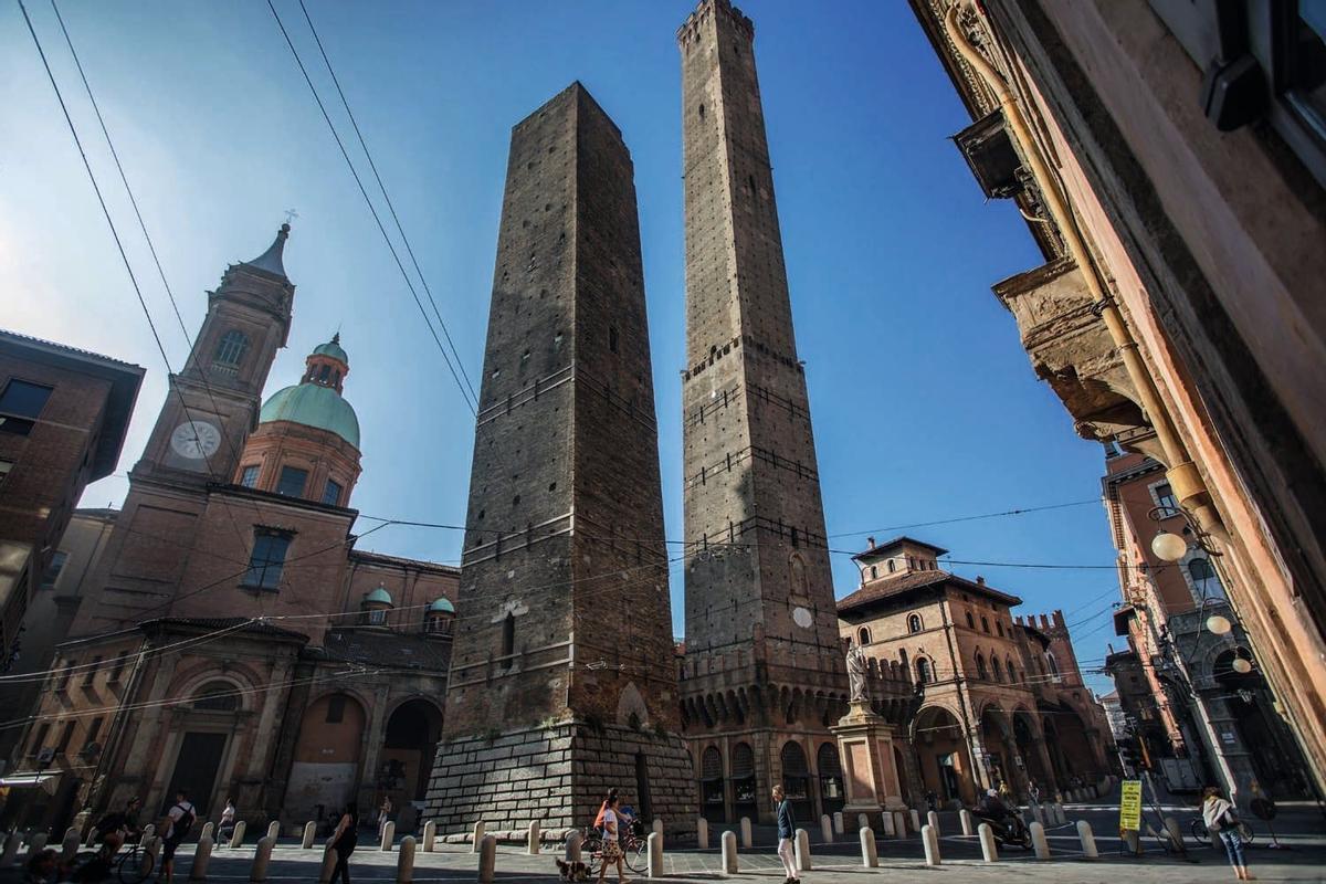 Plaza Mayor de Bolonia, una de las más bellas de Europa