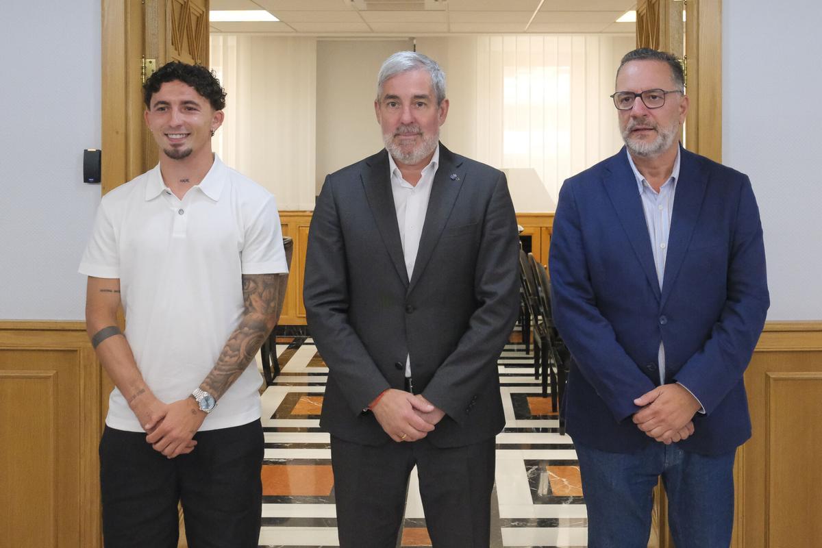 Recibimiento a Yeremy Pino en la Presidencia del Gobierno de Canarias en Las Palmas de Gran Canaria
