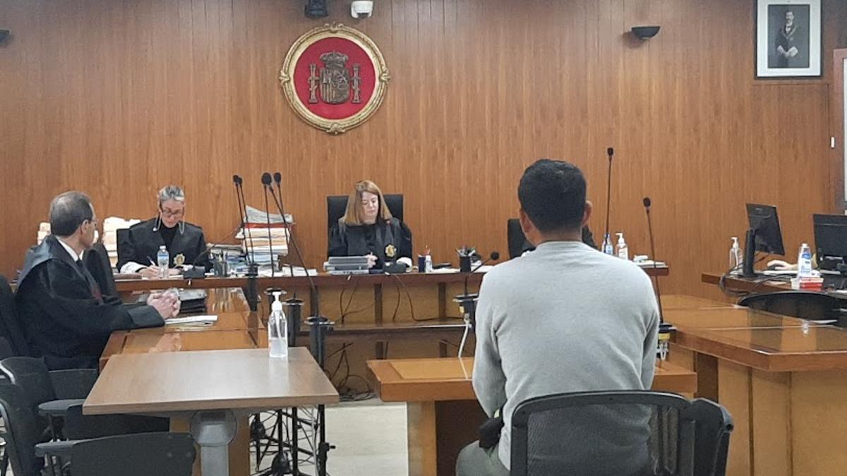 El padre condenado por abusar de su hija, durante el juicio en la Audiencia de Palma.