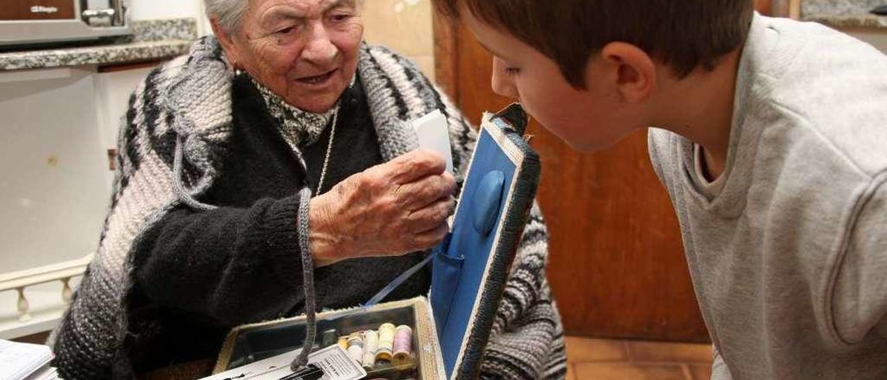 La vecina de Oca Flora Otero, que celebró su siglo de vida el pasado diciembre. // Bernabé/Cris M.V.