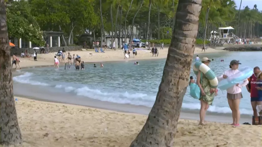 Desalojan las playas de Hawái por la posible llegada de “olas destructivas”