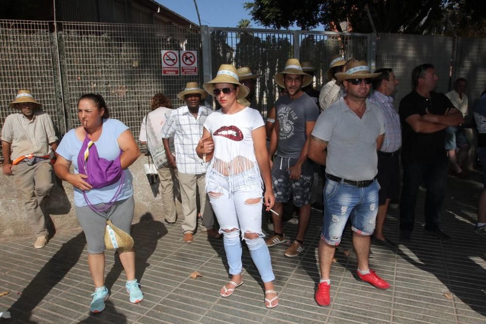 Protesta de agricultores en la Asamblea Regional