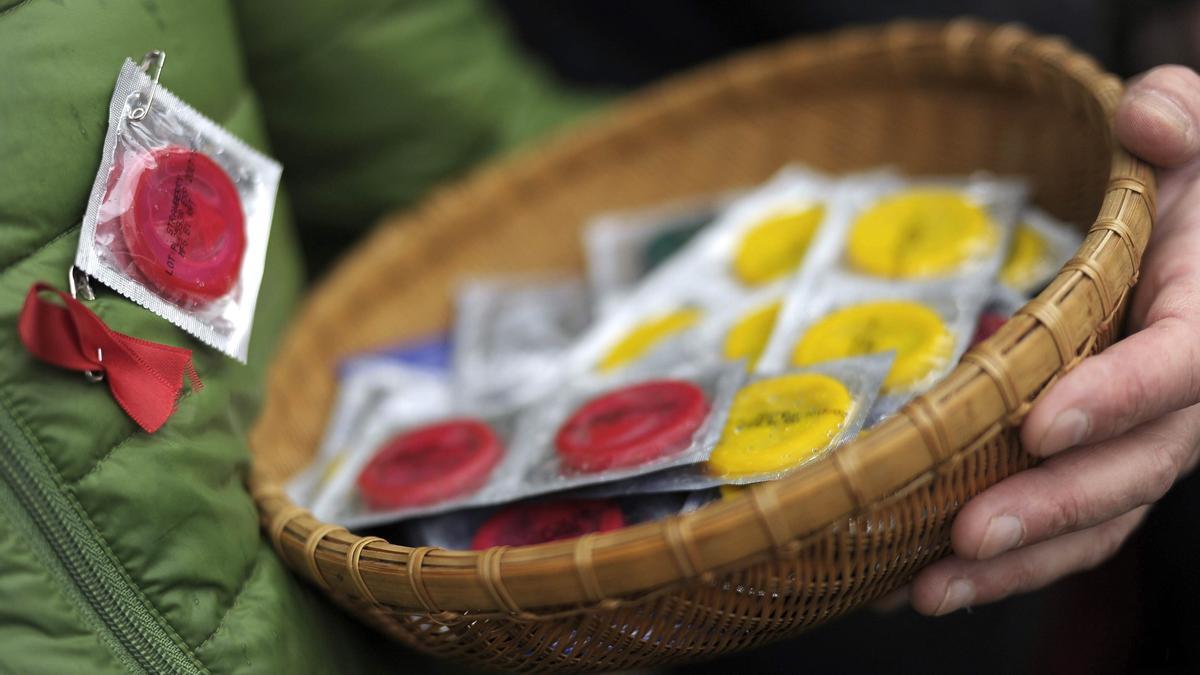 Francia dará condones gratis a los jóvenes a partir de 2023