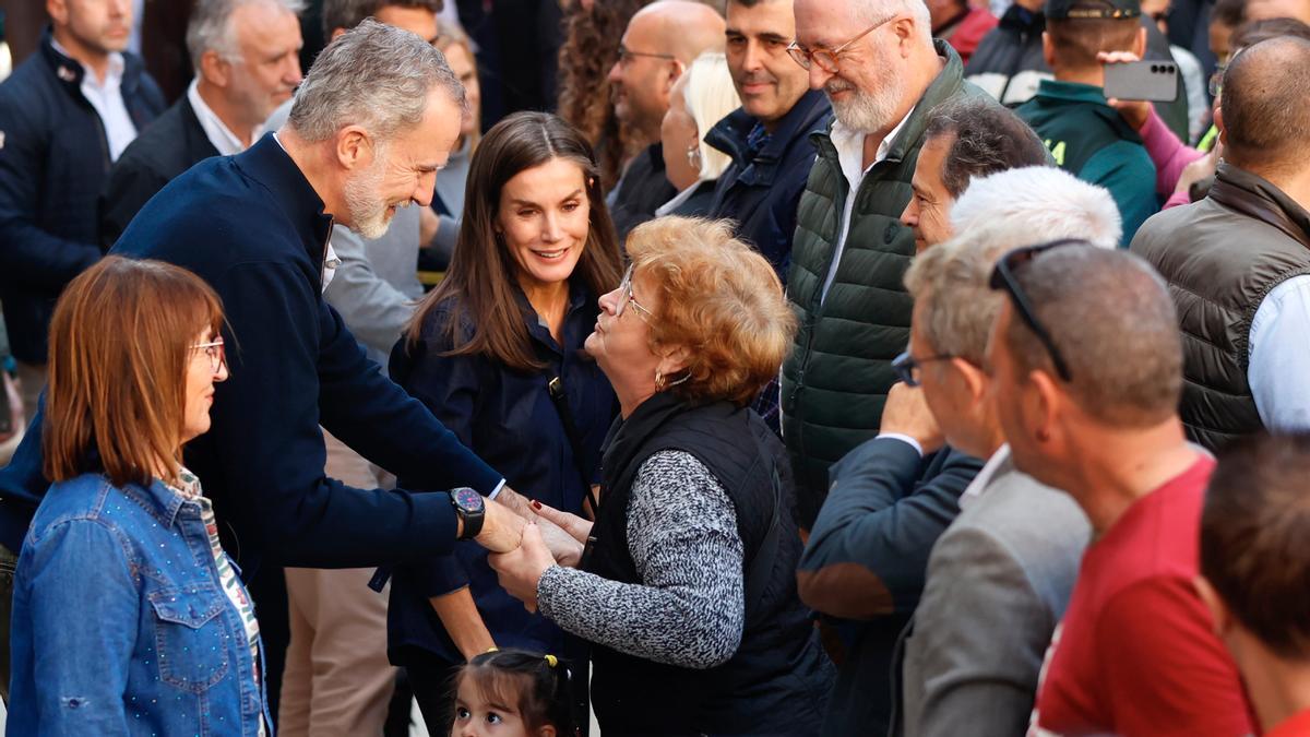 Los reyes visitan las zonas afectadas por la dana.