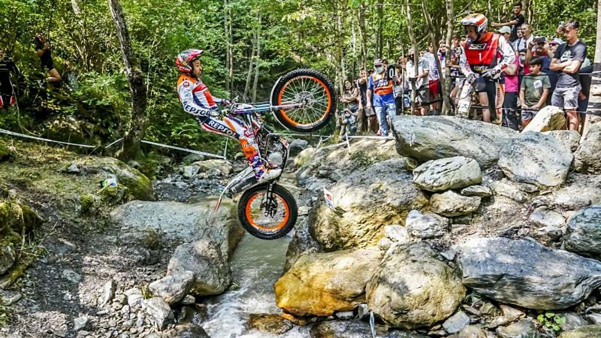 Toni Bou supera una zona de roques i aigua al circuit del Gran Premi d’Andorra | REPSOL HONDA TEAM