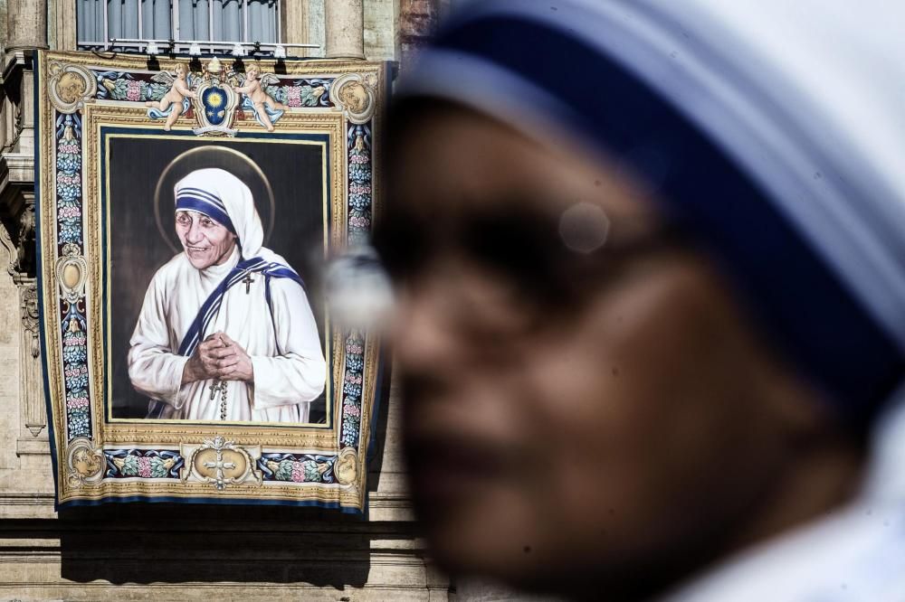 El Papa proclama santa a la madre Teresa de Calcuta