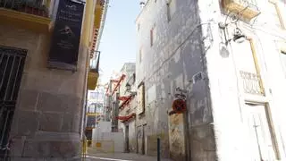 El retraso en las obras de la Casa de los Guevara de Lorca mantiene cerrada la calle Espín