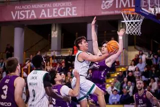 El encuentro Coto Córdoba - UEMC Baloncesto Valladolid, en imágenes