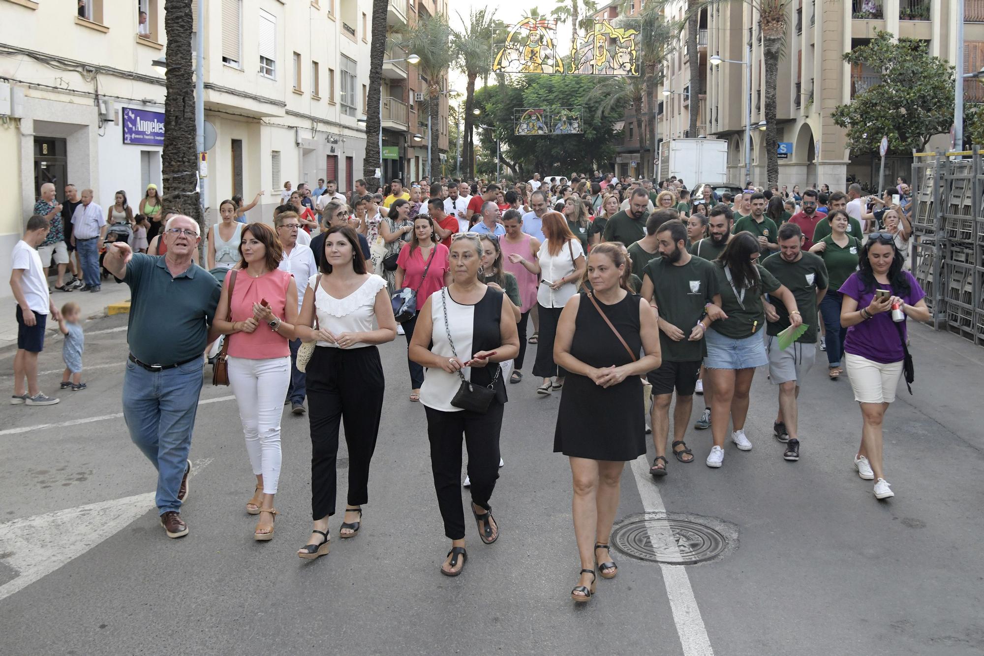 La población de Paiporta sale a sus calles en las fiestas.