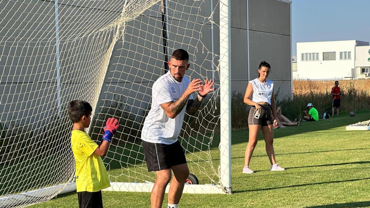 Juanfran Ortiz en un campus anterior de porteros.