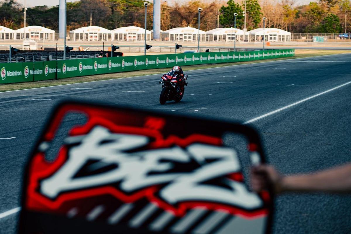 Bezzechi, en Tailandia