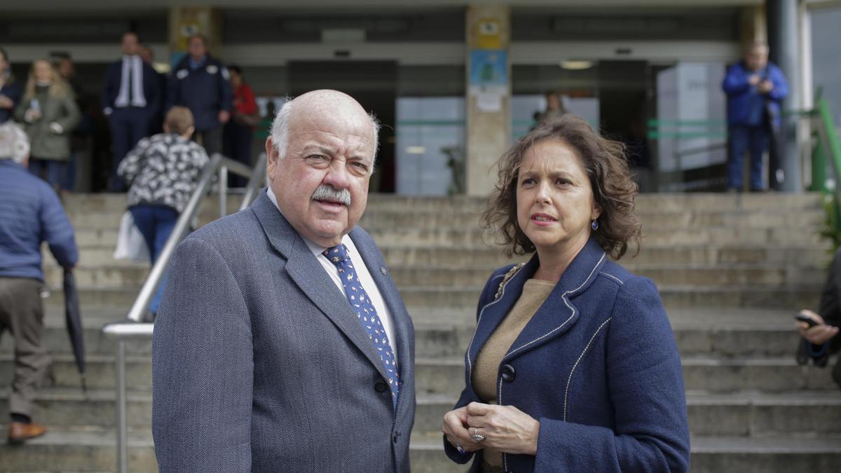 Catalina García, junto a Jesús Aguirre, en una imagen de archivo.