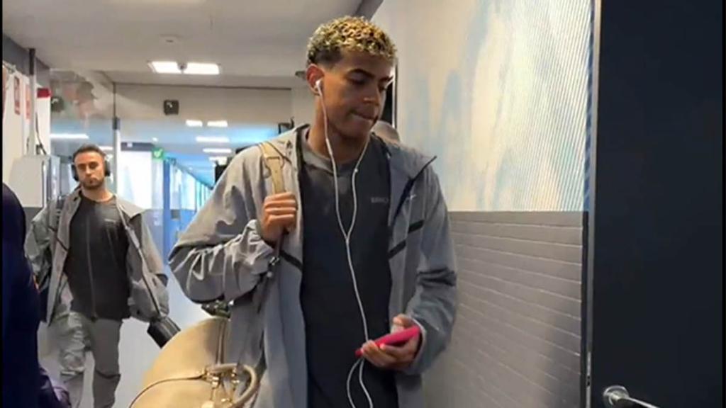 FC Barcelona | Lamine Yamal ya viaja a Barcelona tras abandonar la concentración