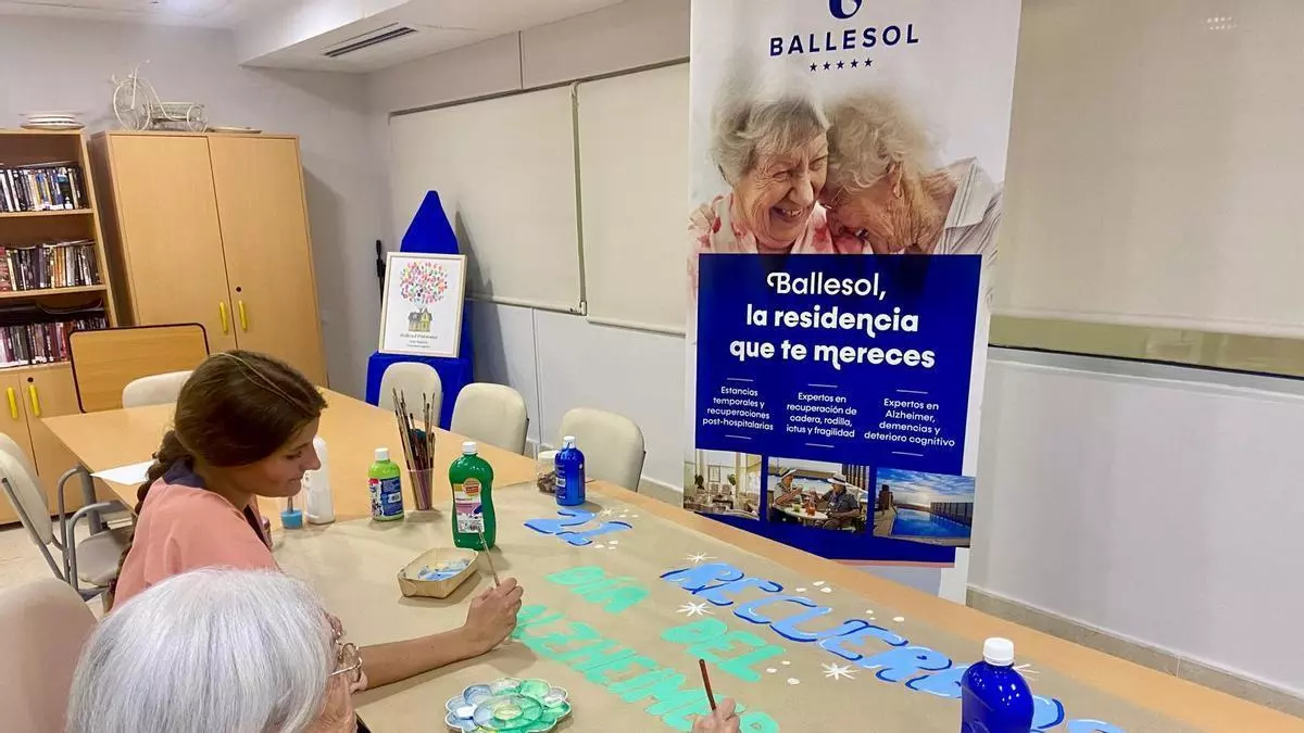 La fuerza de un abrazo frente al Alzheimer: así cuidan a las personas en Ballesol Valencia