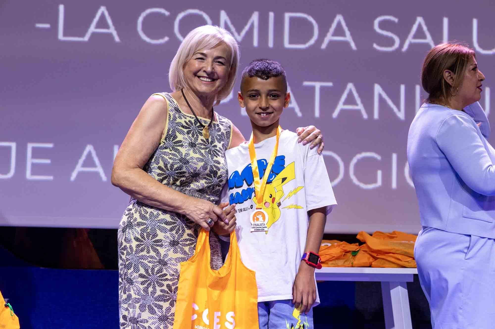 Entrega de premios del concurso infantil de relatos cortos "Cuéntame un cuento para comer" en el Club INFORMACIÓN organizado por COES