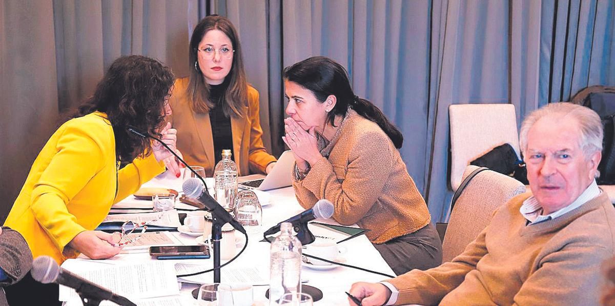 La secretaria de ACP junto a la gerente de Ciedes y el presidente del Málaga Tech Park.