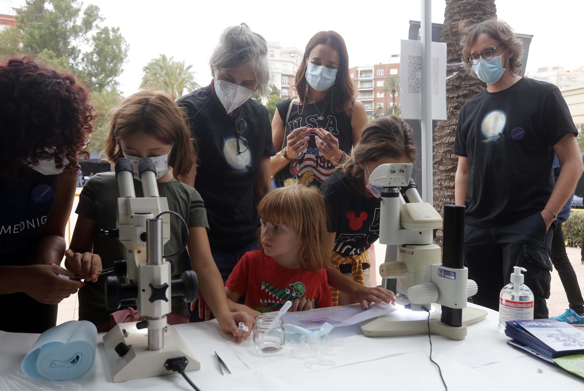 La ‘Nit Mediterrània de les Investigadores’ acerca la ciencia a los niños