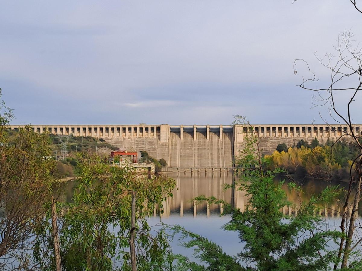 Presa de Gabriel y Galán, fundamental para el regadío en el norte extremeño.