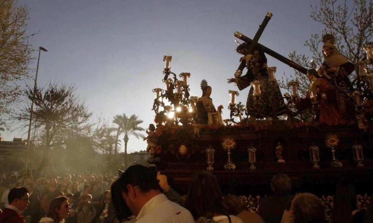 La noche culmina un Martes Santo primaveral e histórico