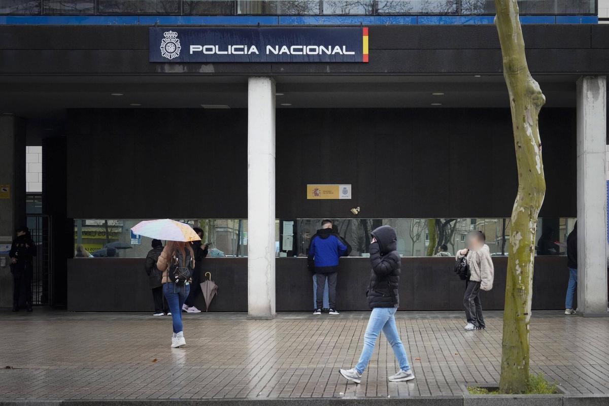 El Govern reforçarà les comissaries davant l’allau de peticions de targetes TIE i informes policials per a la regularització d’immigrants
