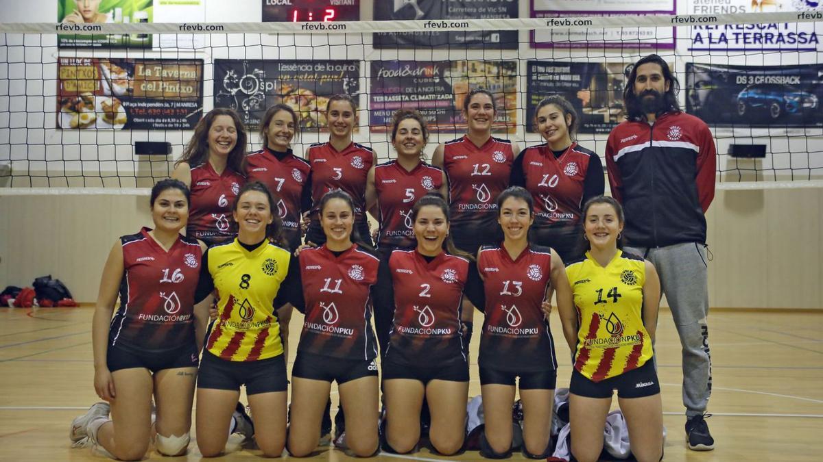 Jugadores i tècnic del Volei Manresa abans del matx contra el CV Rubí | JORDI BIEL