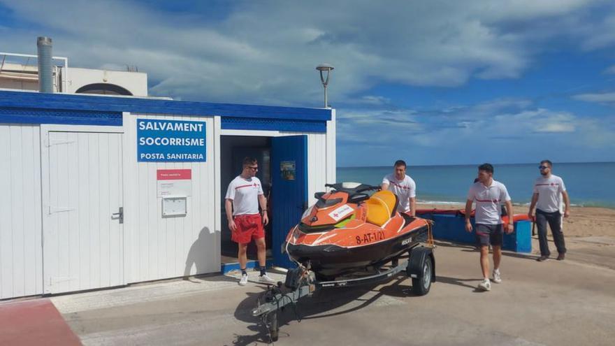 La playa de Tavernes tiene socorrismo durante estas fiestas