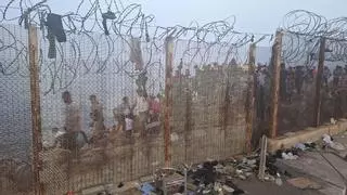 Marruecos despliega antidisturbios y cañones de agua para frenar la presión migratoria hacia Ceuta