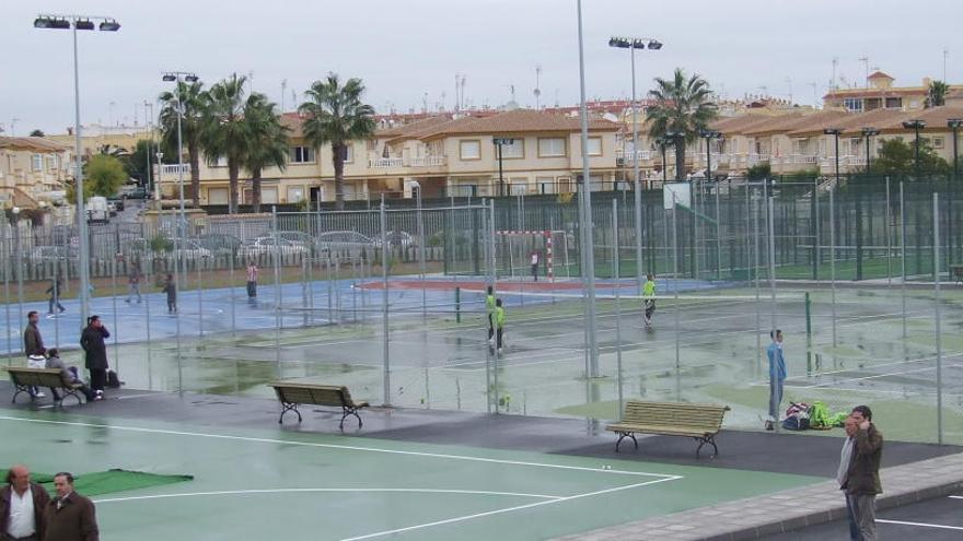 Orihuela pierde 782.000€ con la gestión privada del polideportivo de la Costa