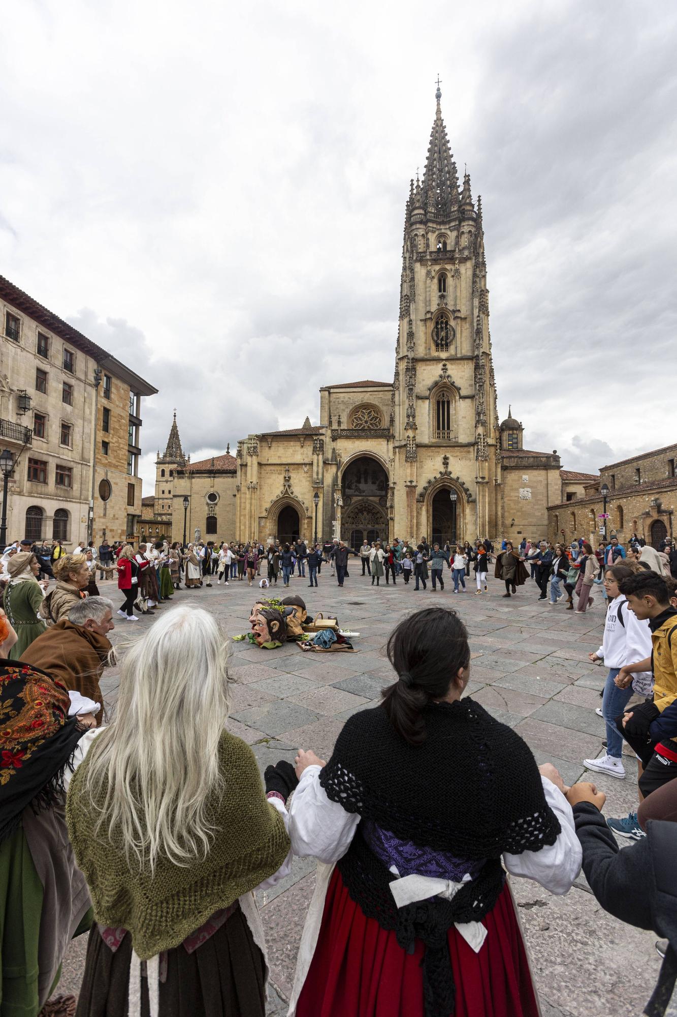 En imágenes | Cabalgata del Heraldo por las calles de Oviedo