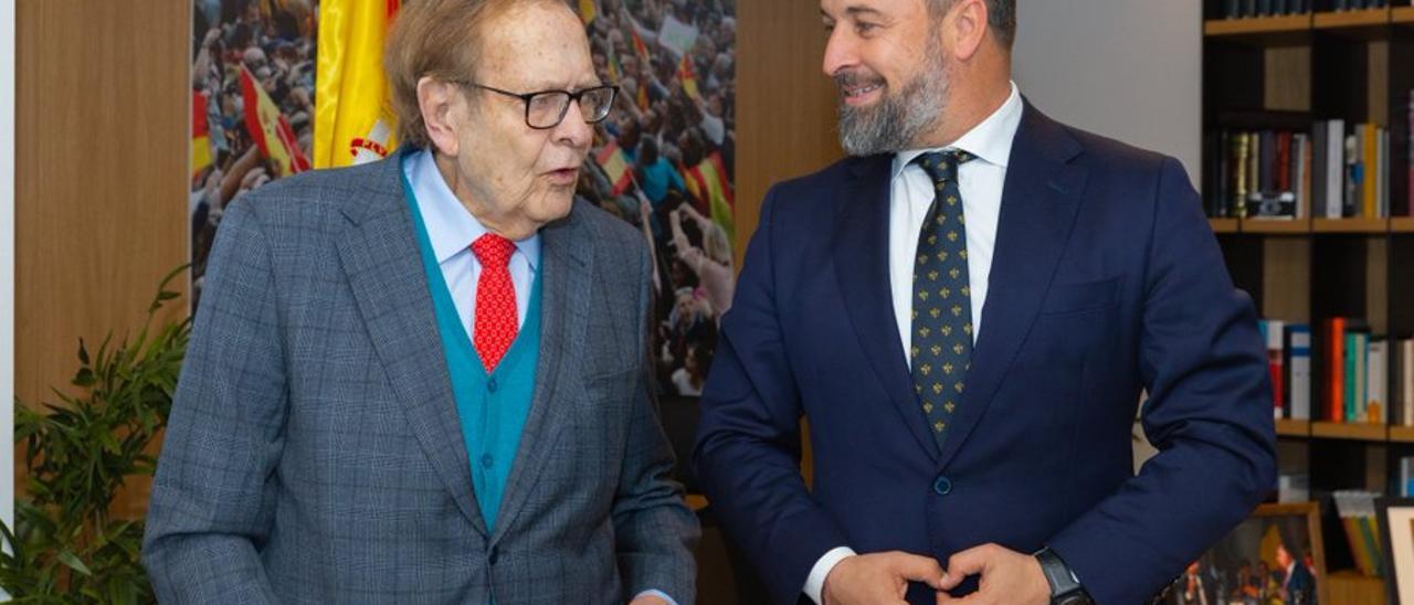 Ramón Tamames junto a Santiago Abascal.