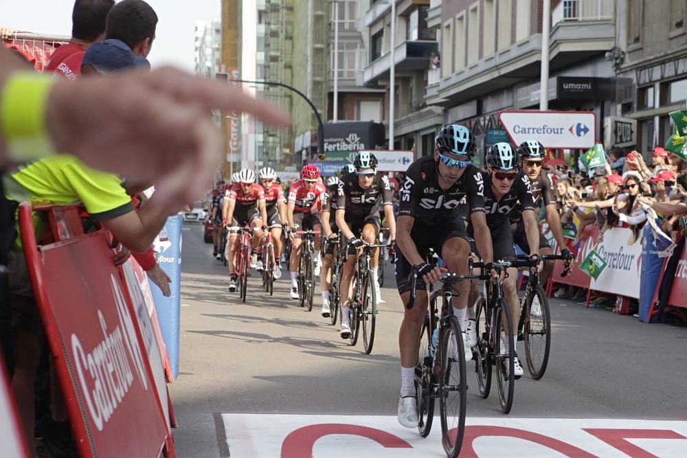 Llegada de la Vuelta a España al Muro de San Lorenzo