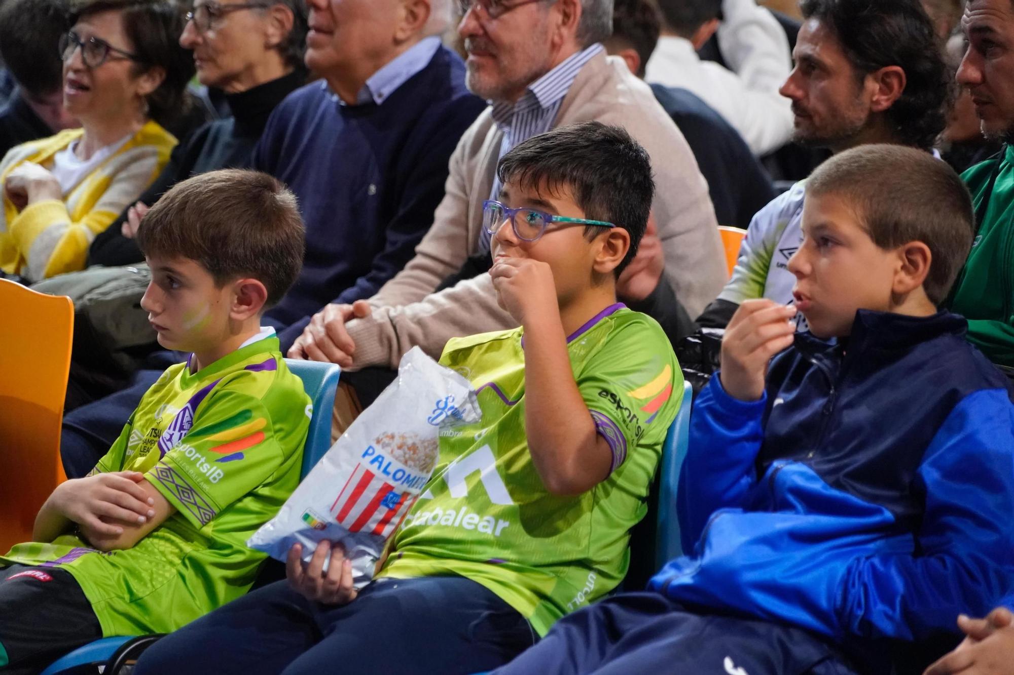 La afición también vivió el triunfo del Palma Futsal en Son Moix