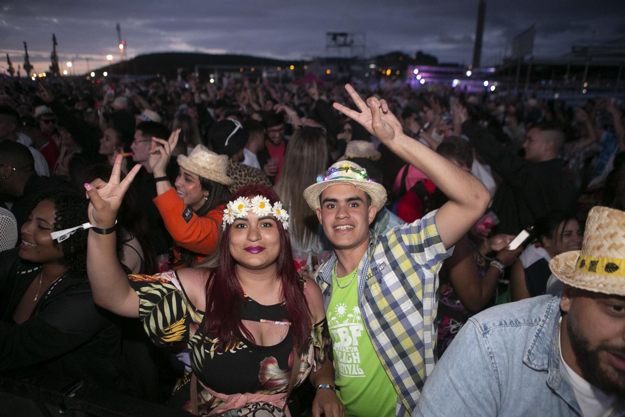 En imágenes: así fue el primer día del Reggaeton Beach Festival de Avilés