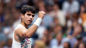 Carlos Alcaraz de España contra Lloyd Harris de los Estados Unidos durante su segunda ronda en el Campeonato Abierto de Tenis de los Estados Unidos, este 31 de agosto de 2023.EFE/EPA/Will Oliver