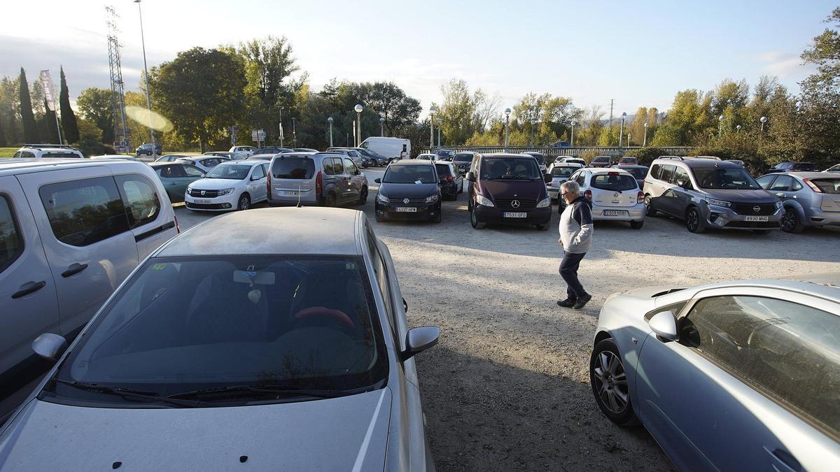 La parcel·la en disputa, situada, entre el pont de Fontajau, l’Auditori i el riu Ter, aquesta setmana.