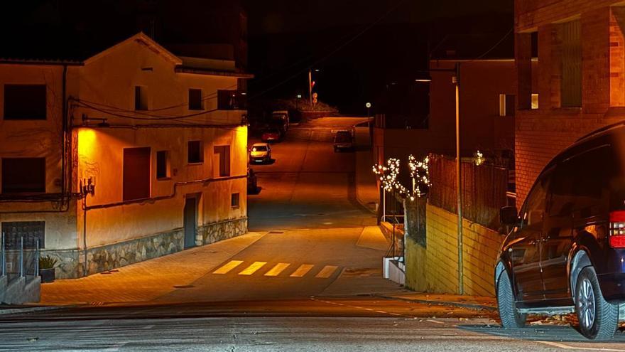 Un carrer de Sant Martí de Tous prop de la zona dels robatoris aquest dimecres al vespre