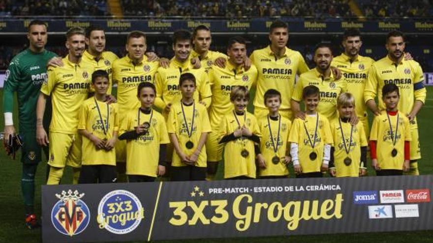 Los pequeños se hicieron la foto con el once del Villarreal.