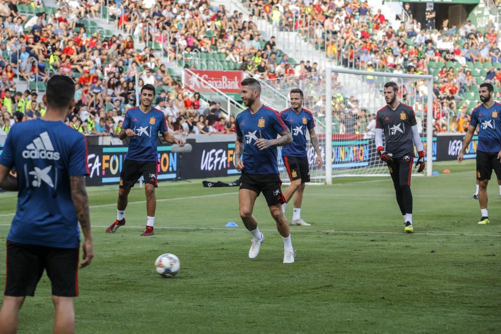 Los de Luis Enrique se ejercitan en el campo del Elche para preparar el enfrentamiento contra Croacia