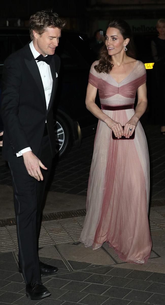 Kate Middeton y el director del V&A Museum, Tristan Hunt
