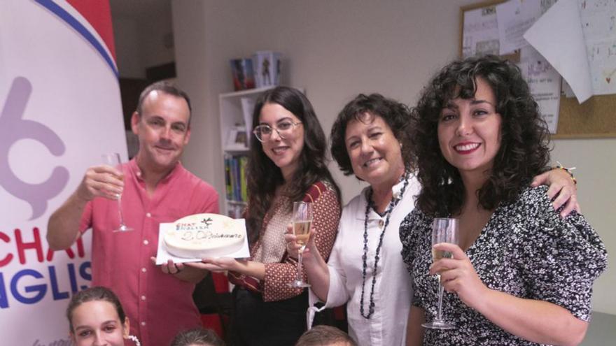 El británico John Parker celebra dos décadas enseñando inglés en Avilés