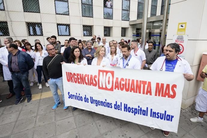 Concentración de médicos y personal sanitario como protesta por la situación del área de Urgencias.  | 25/04/2019 | Fotógrafo: Tony Hernández