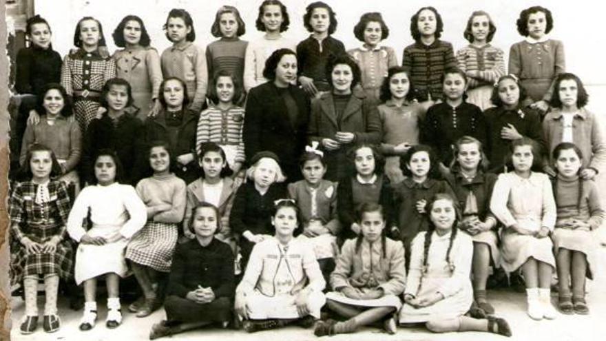 La vella escola d&#039;Almoines, on Paquita donà classes.